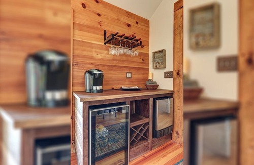Big Canoe House | Wine Down Cottage - Mountain Views, Sip Wine Fireside, Watch Netflix & Play Golf