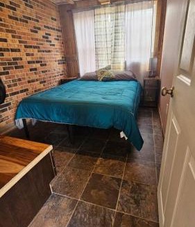 Burkesville House | Wine Knot at The Holler