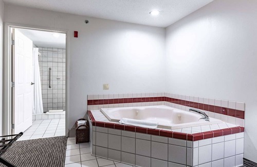 Vienna Hotel | Wingate by Wyndham Vienna/Parkersburg