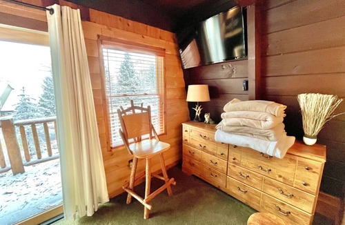 Hidden Valley House | Winter Season Rental - Ski in/out, Hot Tub, Fire Pit