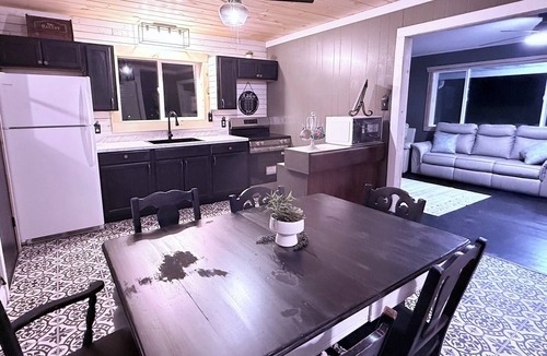 Byrdstown House | Wolf River Ridge on DHL 1 minute from boat ramp! Kayaks & Bikes included