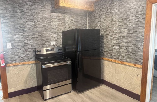 Rainelle Apartment | Wonderful 2-bedroom apartment with AC in charming Rainelle