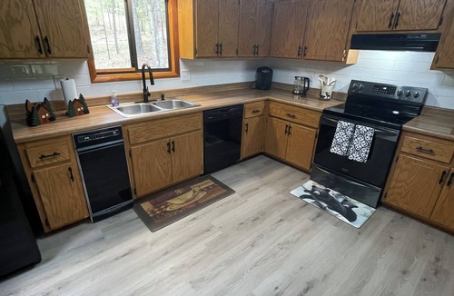 Murphy Cabin | Wonderful family friendly, 3-bedroom LAKE FRONT cabin with dock in Murphy, N.C.!