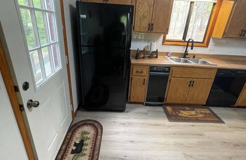 Murphy Cabin | Wonderful family friendly, 3-bedroom LAKE FRONT cabin with dock in Murphy, N.C.!
