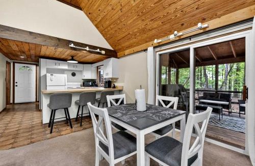 The Woods House | Woodland Cabin Escape w/Fire Pit & Resort Access Retreat in Hedgesville, West Virginia