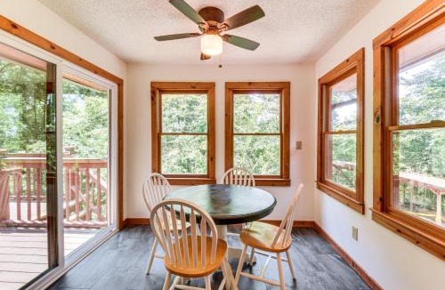 Toccoa House | Woodsy Hideaway: 8 Mi to Henderson Falls Park!