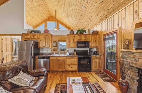 Helen Cabin | Yonah Vista - 10% OFF or 3rd Night Free - Ask for details!