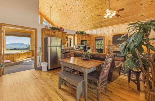 Helen Cabin | Yonah Vista - 10% OFF or 3rd Night Free - Ask for details!