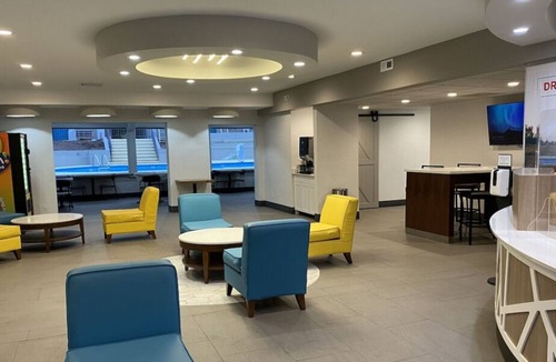 Merry Oaks House | Your Home Away From Home! Free Parking, Outdoor Pool, Easy Downtown Access
