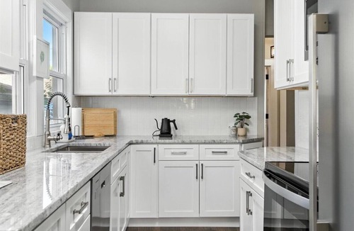 Dayton House | Your Summer HQ! Ditch the Hotel Rooms! Sleeps 11. Pet-Friendly!