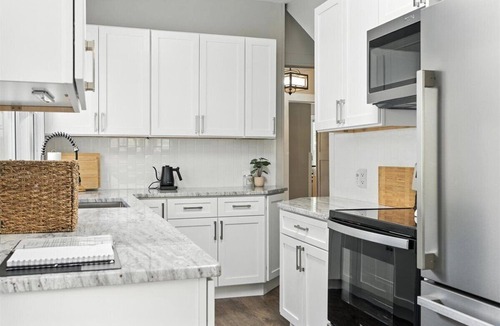 Dayton House | Your Summer HQ! Ditch the Hotel Rooms! Sleeps 11. Pet-Friendly!