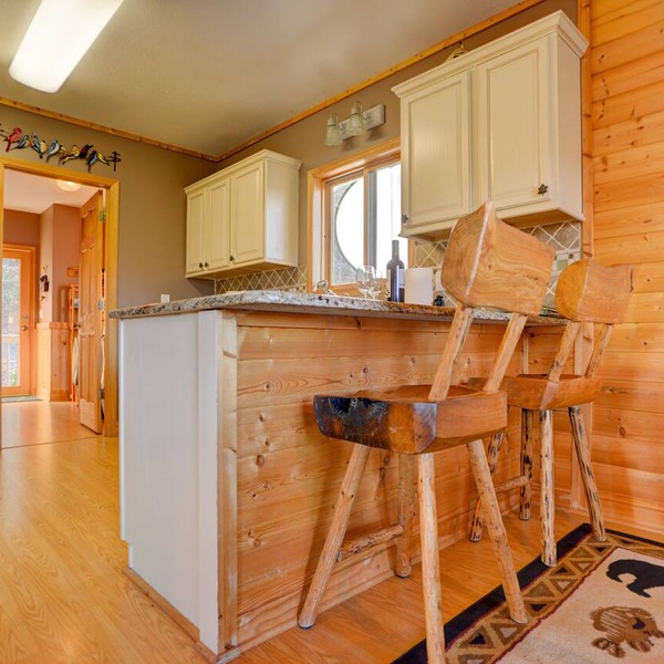 Charming Cabin Near Boone - Picturesque Views - NEW Hot Tub & Hiking Trails