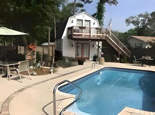 1 BR Studio Cottage with Kitchenette, Pool, Golf Cart, Private Balcony, Near Beach in Pawleys Island