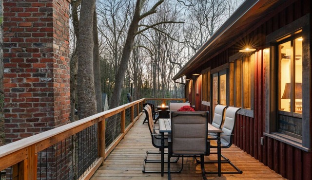 10 min to Asheville | Creekside, Fire Table, Games