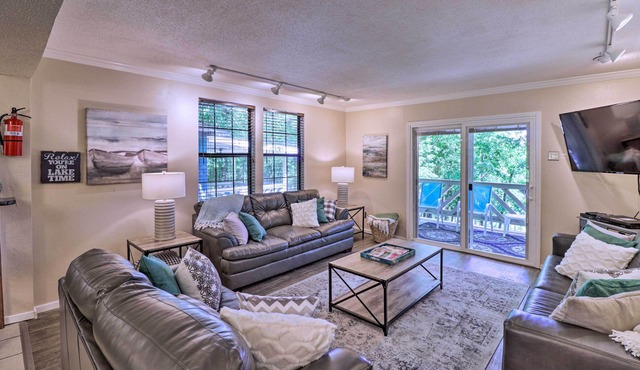 13 Mi to Hot Springs: Serene Royal Home w/Deck! in Royal