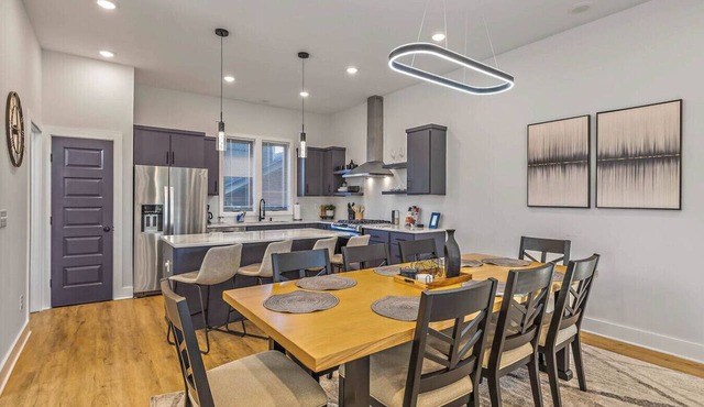 15 Rooms, 48 person, Townhome Complex, 2mi to DT in Nashville