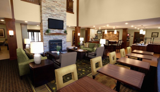 1BR Suite w/Kitchen | Daily Breakfast + Pool