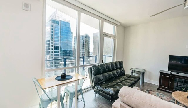 1BR Uptown Charlotte Furnished Apartments by RedAwning
