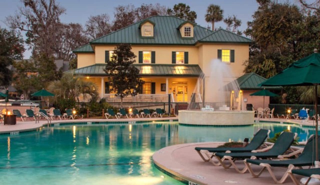 2 bed 2 bath sleeps 6. Walking distance to beach, shops/restaurants in Coligny. in Hilton Head Island