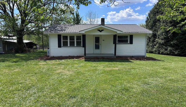2 Bedroom Cottage Elkin- Yadkin Valley Farm Stay Near Trout Fishing & Vineyards