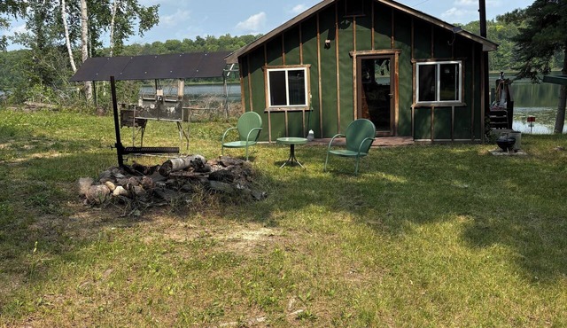 2-bedroom off grid remote cabin near Bigfork perfect for a relaxing getaway. in Bigfork