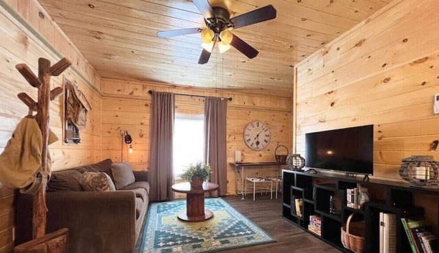 2 Bedroom Suite - Wi-Fi | Fire Pit | Dog Friendly in Valley Head