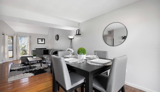 2 BR/2 bath King-suite townhouse right next to WVU Stadium & Hospital in Morgantown