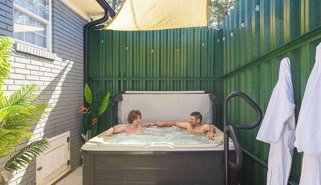 2 Homes, Hot Tub,2 Kitchen, Nintendo, Big Parking