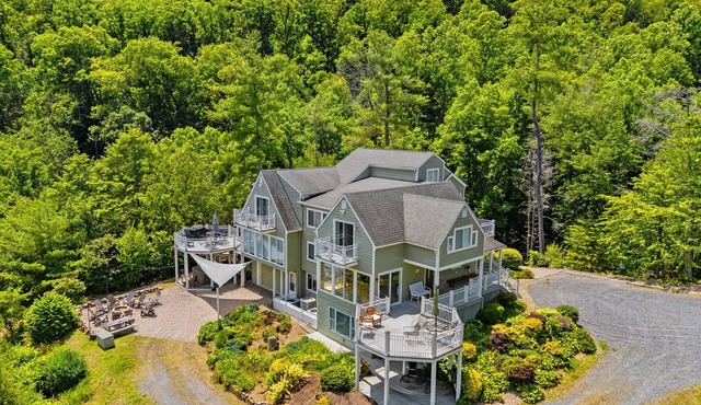 2 Mountain Retreats w 16 Bedrooms, Hot Tubs & More