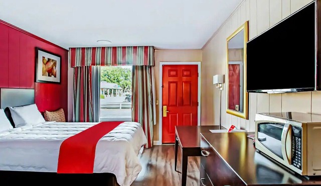 2 Practical Queen Rooms w/Free Parking Near Savannah/Hilton Head Airport in Ridgeland