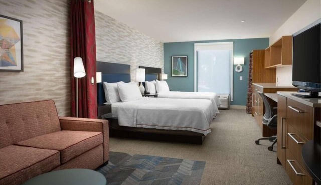 2 Queen Studio: Gym & Pool Access | 3 mi to Airport | 1mi to Shopping & Events