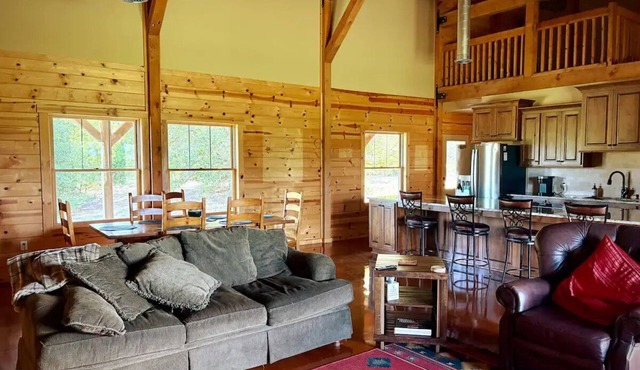 20-Acre Elegant Rustic Retreat, Minutes from OSU in Stillwater