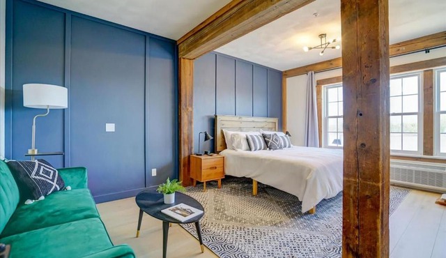 206 - King Suite in Waunakee