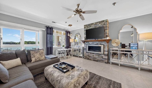 #217 Pointe - 2 Bedroom Lakefront Condo at Mariners SML
