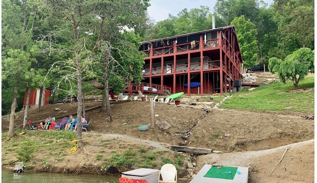 25% late summer discount!Lakefront Retreat Sleeps 20 | Game Room & Private Dock