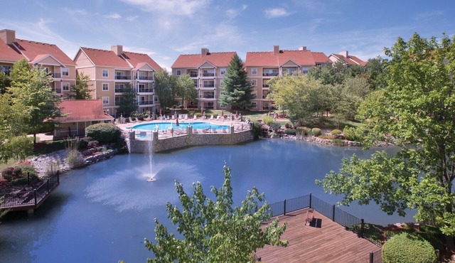 2Bed/2Bath Deluxe Centrally Located Condo in Branson, Near Tons of Attractions! in Branson