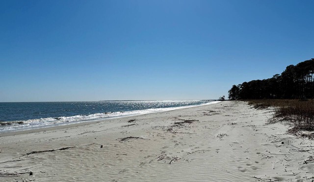 2Bed/2Bath villa on Daufuskie - Steps from the beach, with a screened-in porch! in Daufuskie Island