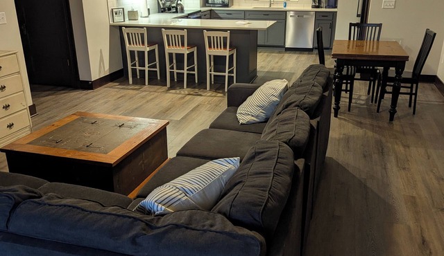 3-bedroom apartment in charming Granville less than 1 mile from Denison in Granville