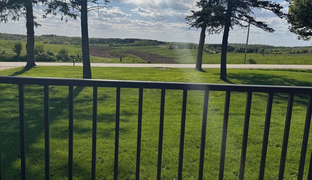 3 Bedroom Scenic Ridge Retreat - Minutes to Backbone State Park in Strawberry Point