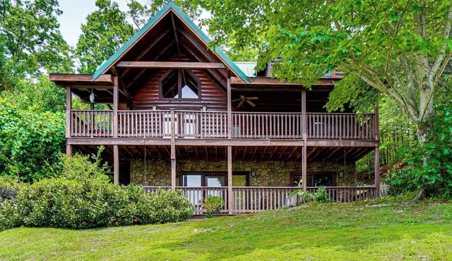 3 Mi to Dtwn Gatlinburg! Cabin w/Private Hot Tub
