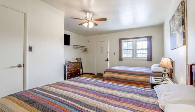 3 Modern Double-Bed Rooms Close to Cadiz Activities & Restaurant | Free Parking in Harrison County