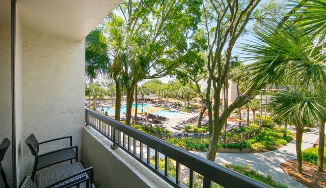 3 Spacious Units w Balcony, Pool! Short Walk to Hilton Head Beachfront!