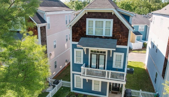 3 Story (3 BR) Gem—Walk to BofA Stadium & South End!