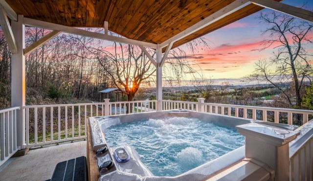 3BR w/Hot Tub + Grill + Games | Great Location!