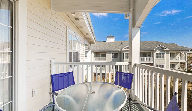 3rd floor condo w/balcony, W/D, pool, close to beach & golf
