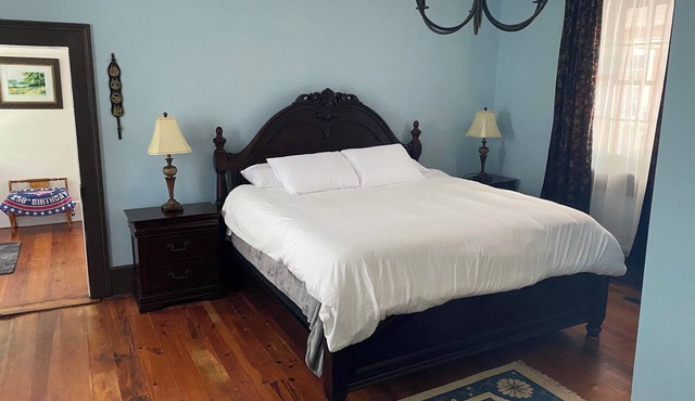 4-bedroom modern family farmhouse in tranquil Upper Tract with cool AC breeze