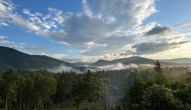 4-bedroom mountain cabin in fantastic Spruce Pine with amazing views
