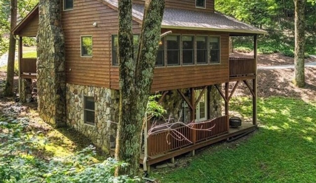 4BR Mountain Cabin in Banner Elk - Hot Tub & Game Room, Heart Of NC High Country