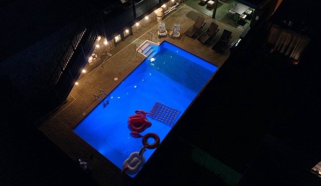 4BR Mountain Retreat Pool Ride to Trails - 4BR Mountain Retreat Pool Ride to Trails