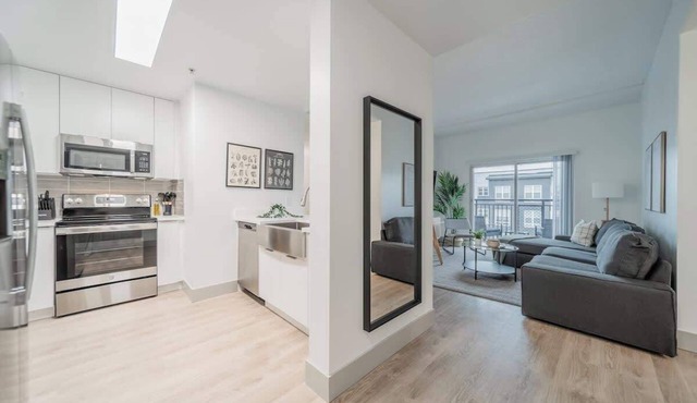 4BR with Balcony and City View + Parking in Charlotte